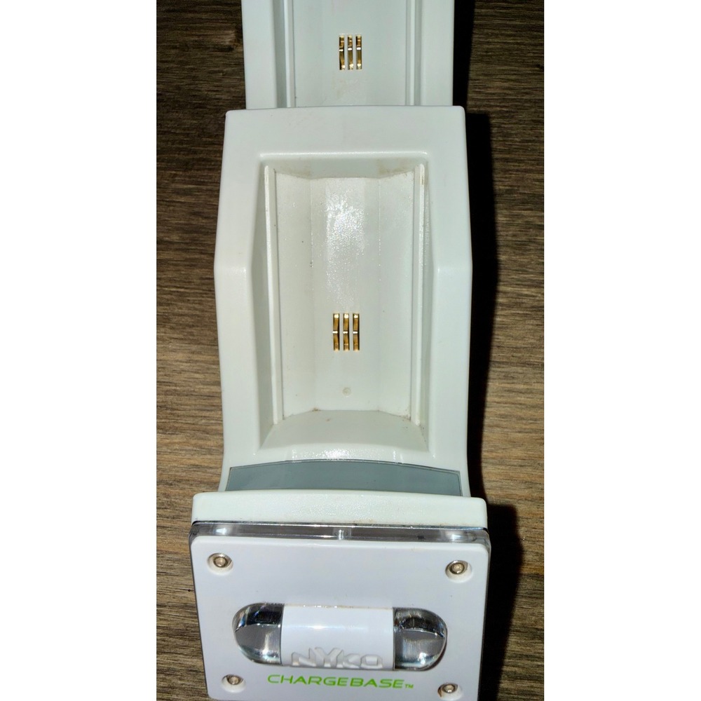 Nyko Charge Base Charging Station Wii Dual Dock 86070-A50 - Picture 3 of 8